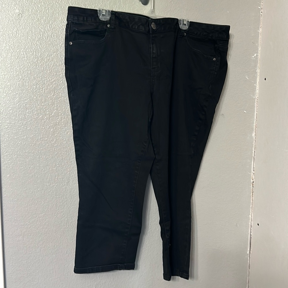 So black denim jeans capri length